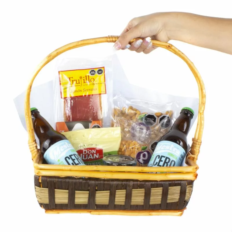 Foto 3 Set de regalo Mestra Cero - Canasto con cervezas Mestra sin alcohol y picoteo