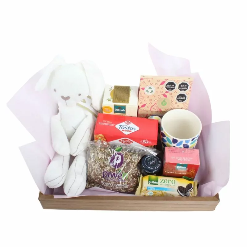 Brunch Nacimiento Es una niña - Bandeja con globo, peluche conejita, té, infusiones, galletas y semillas