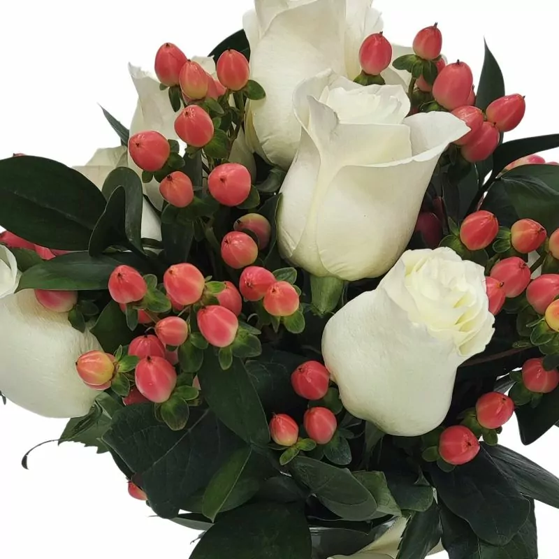 Foto 4 Pequeña Antonia Blanco - Florero transparente con 9 rosas e hypericum