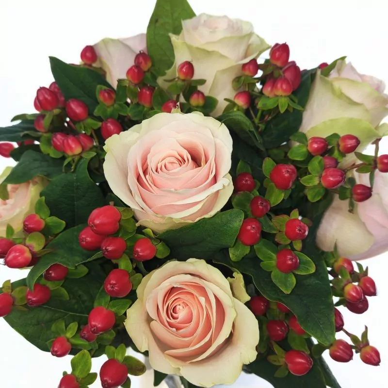 Foto 3 Pequeña Antonia Damasco - Florero transparente con 9 rosas e hypericum