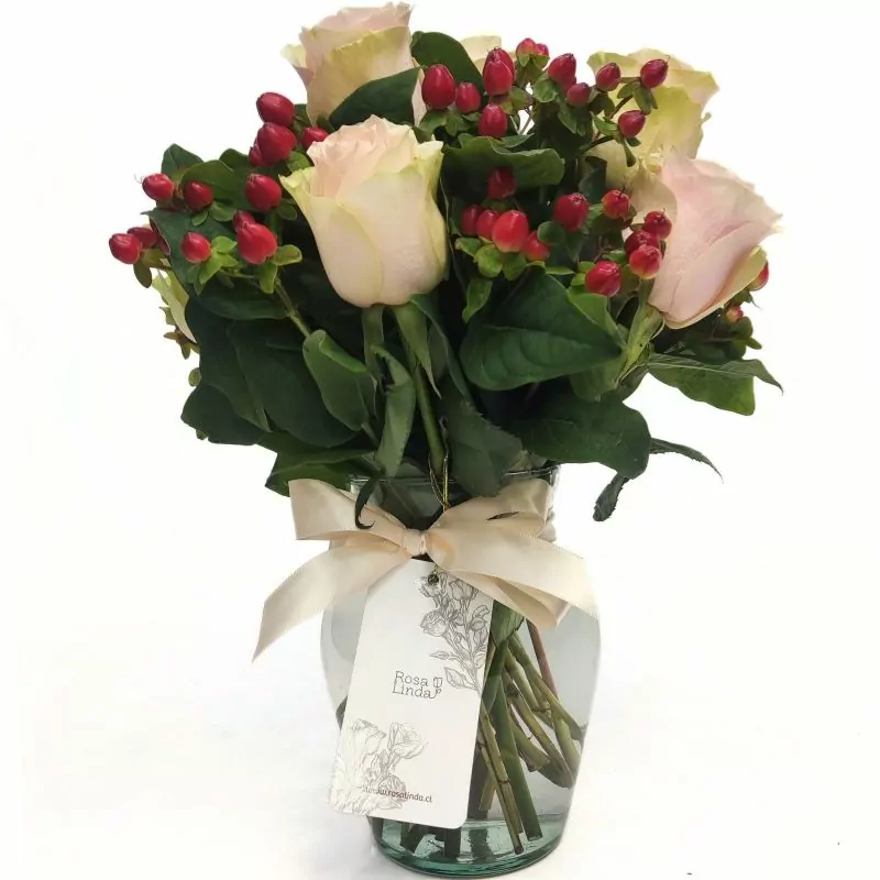 Foto 4 Pequeña Antonia Damasco - Florero transparente con 9 rosas e hypericum