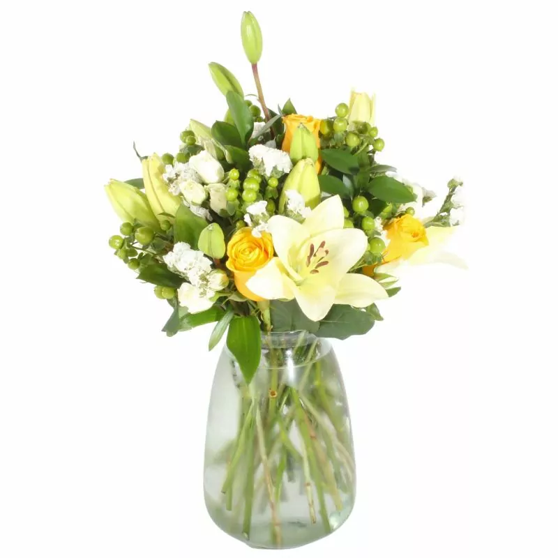 Silencio blanco y amarillo - Florero transparente con rosas, liliums y minirosas