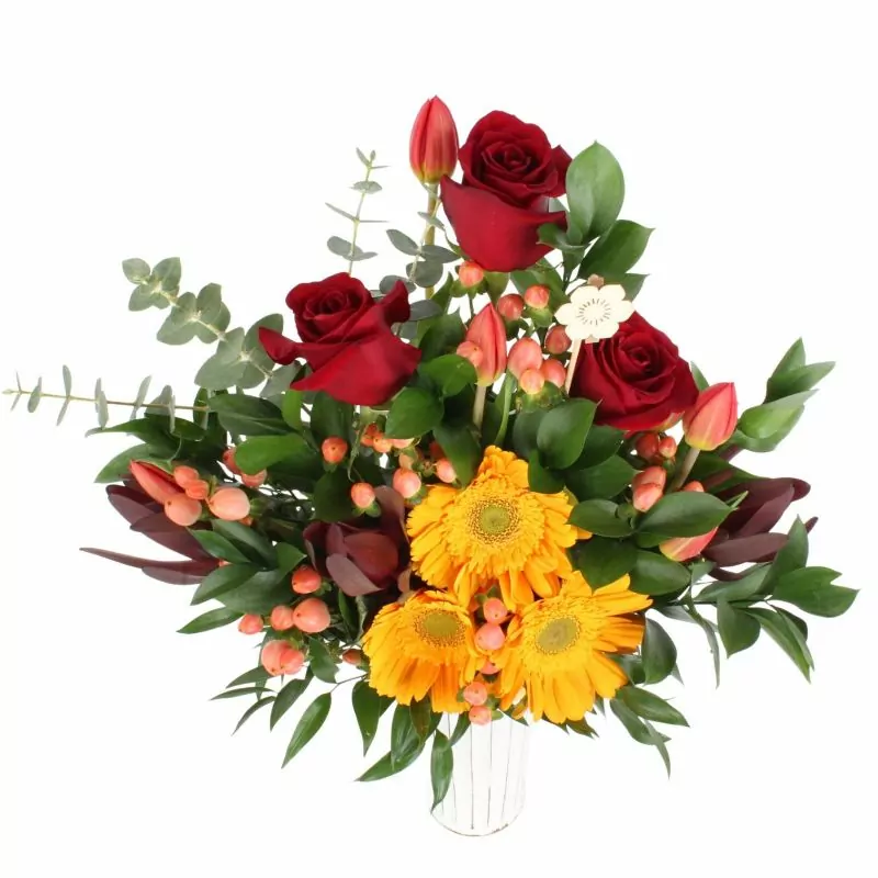 Foto 4 Altair Amarillo - Arreglo floral con tulipanes damasco, rosas rojas, hypericum rosados, gerberas amarillas y leucadendros