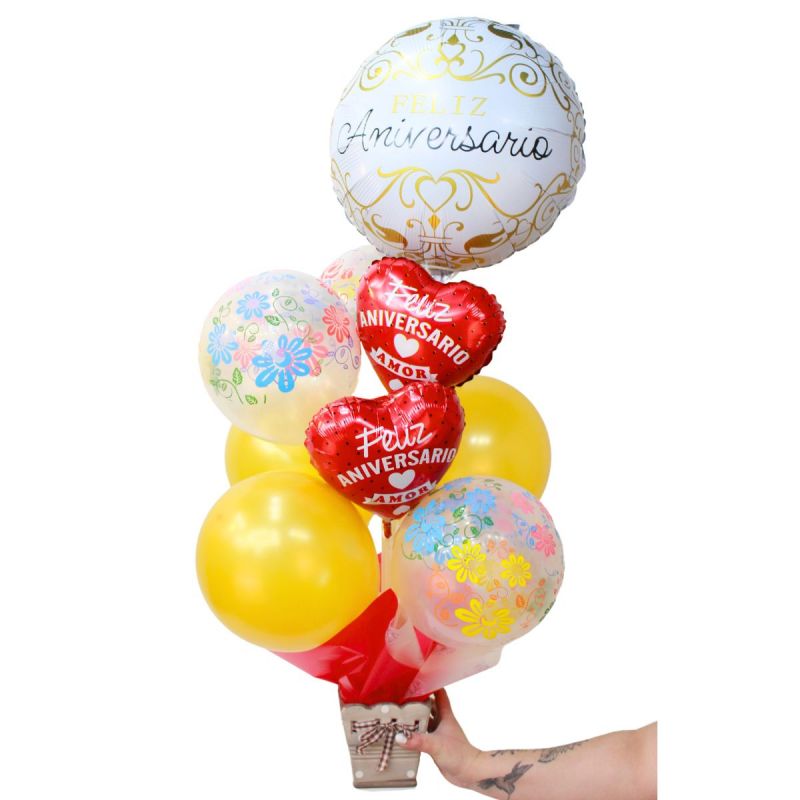 Foto con persona Mix de globos - Flores a domicilio Foto con persona Mix de globos - Flores a domicilio