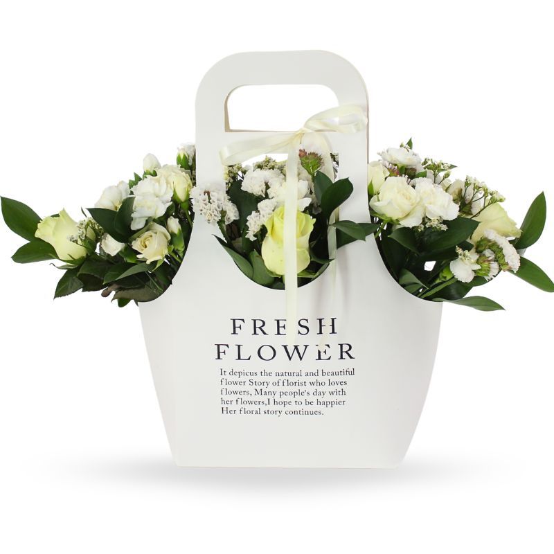 Mariana Fresh Flower Bag Blanco - Arreglo Floral con gerberas, minirosas y limonium blanco Mariana Fresh Flower Bag Blanco - Arreglo Floral con gerberas, minirosas y limonium blanco