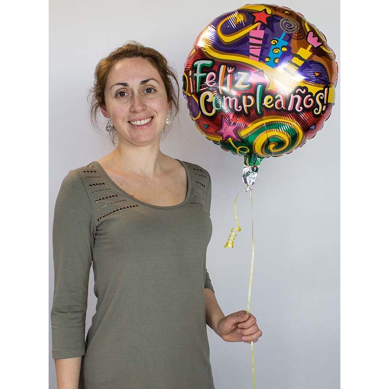 Foto con persona Globo con Helio Feliz Cumpleaños - Flores a domicilio Foto con persona Globo con Helio Feliz Cumpleaños - Flores a domicilio