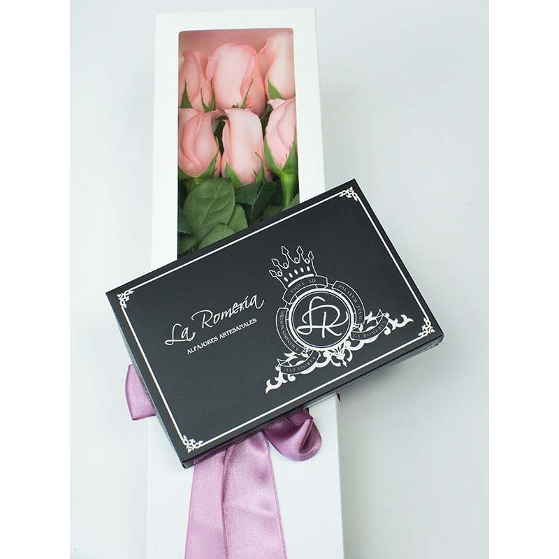 Foto 3 6 rosas ecuatorianas más Alfajores la Romería - Flores a domicilio Foto 3 6 rosas ecuatorianas más Alfajores la Romería - Flores a domicilio