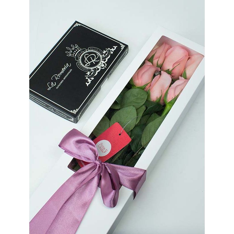 Foto 4 6 rosas ecuatorianas más Alfajores la Romería - Flores a domicilio Foto 4 6 rosas ecuatorianas más Alfajores la Romería - Flores a domicilio