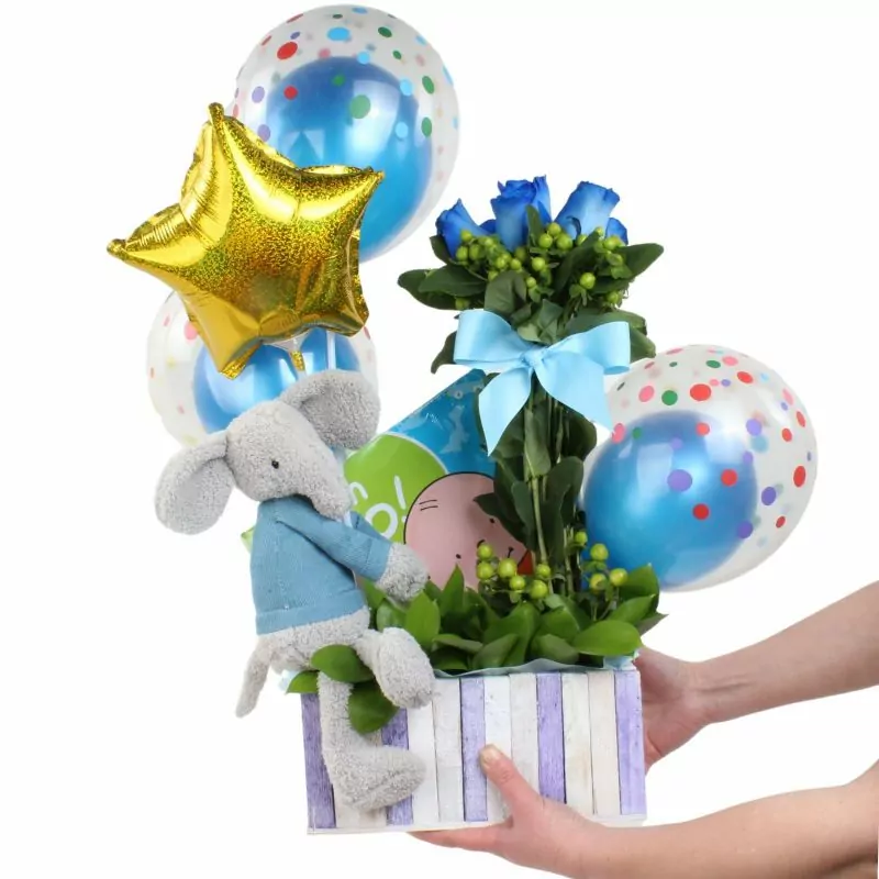 Foto 2 Sorpresa para bebé Azul - Arreglo floral con peluche, libro, globos y rosas en tonos celestes y azules