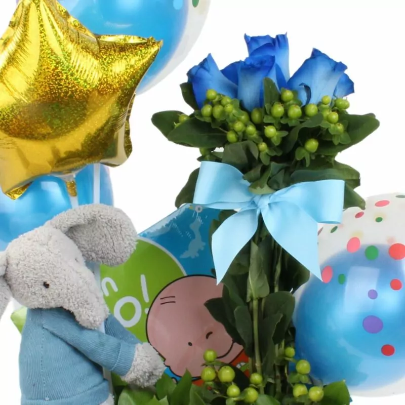 Foto 3 Sorpresa para bebé Azul - Arreglo floral con peluche, libro, globos y rosas en tonos celestes y azules
