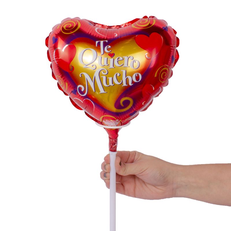 Foto con persona Globo Te Quiero Mucho 20cm - Flores a domicilio Foto con persona Globo Te Quiero Mucho 20cm - Flores a domicilio