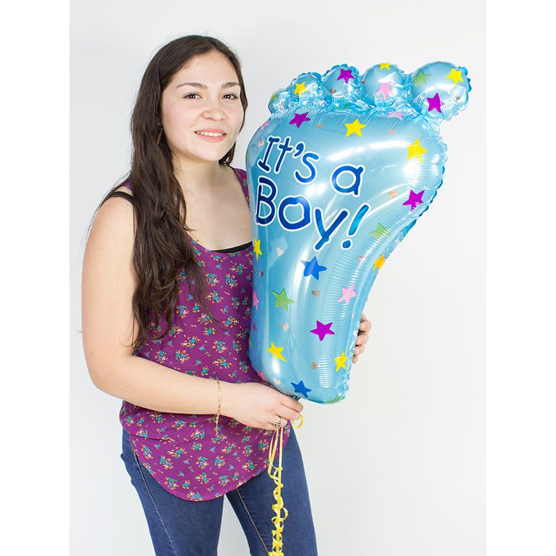Foto con persona Globo piecito Its a Boy! 50 cms - Flores a domicilio Foto con persona Globo piecito Its a Boy! 50 cms - Flores a domicilio