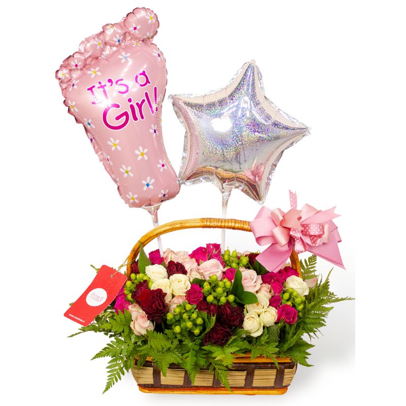 Canasto con mini rosas Niña - Arreglo floral con minirosas y globos metalicos Canasto con mini rosas Niña - Arreglo floral con minirosas y globos metalicos