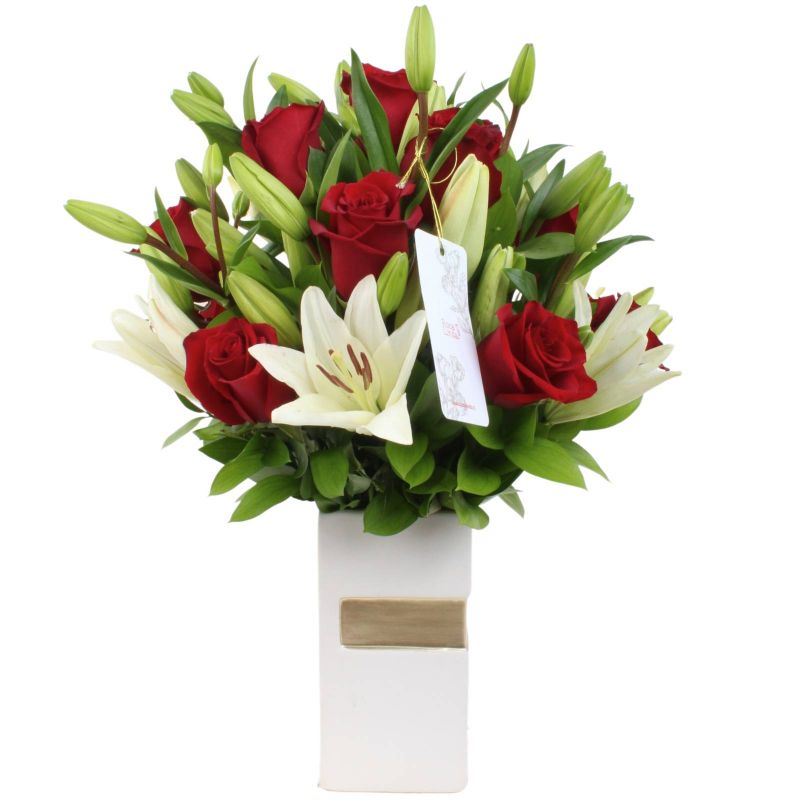 Foto 4 Pascuala Rosas rojas y Liliums blancos - Flores a domicilio Foto 4 Pascuala Rosas rojas y Liliums blancos - Flores a domicilio