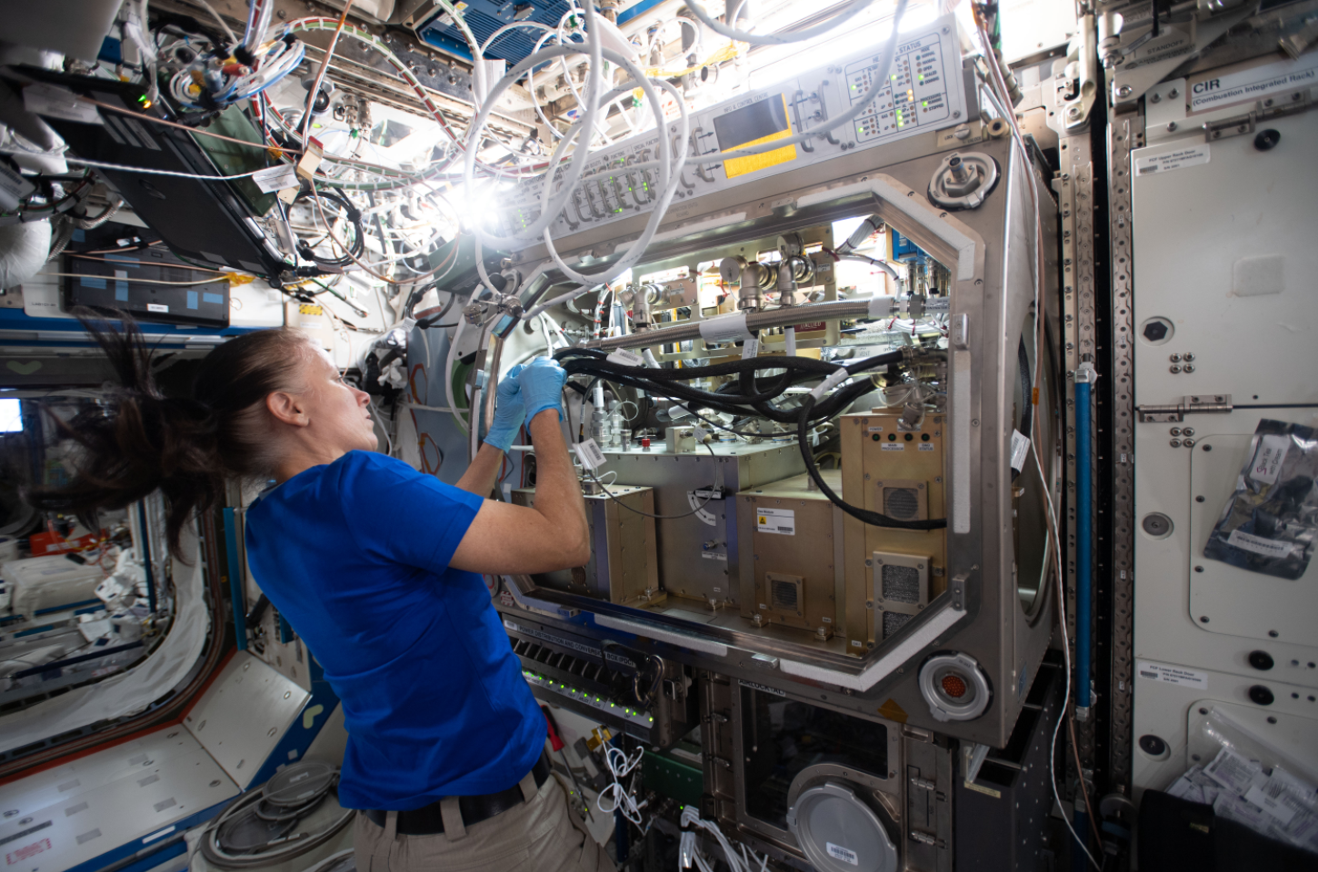 NASA astronaut and Expedition 64 Flight Engineer Shannon Walker sets up Packed Bed Reactor Experiment hardware components inside the Destiny laboratory module’s Microgravity Science Glovebox. Credits: NASA