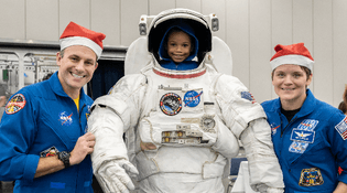 Johnson Employees Help Make Holiday Magic for Houston Families