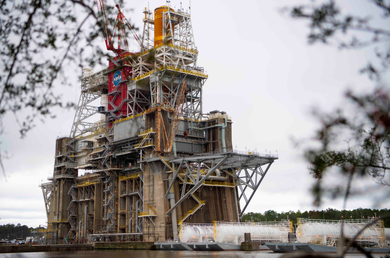 Fully loading the propellant and detecting no leaks is a major milestone for the Green Run test series. A total of 114 tanker trucks delivered propellant to six propellant barges next to the B-2 Test Stand at NASA’s Stennis Space Center near Bay St. Louis, Mississippi. The barges deliver more than 733,000 gallons of liquid hydrogen and liquid oxygen to the core stage for NASA’s Space Launch System (SLS) rocket as part of the seventh test in the Green Run test series. The wet dress rehearsal test marks the first time propellant is loaded and drained from the propellant tanks of the stage that will help power Artemis I. Six propellant barges send fuel through a special feed system and lines in the test stand to the rocket stage. Credits: NASA