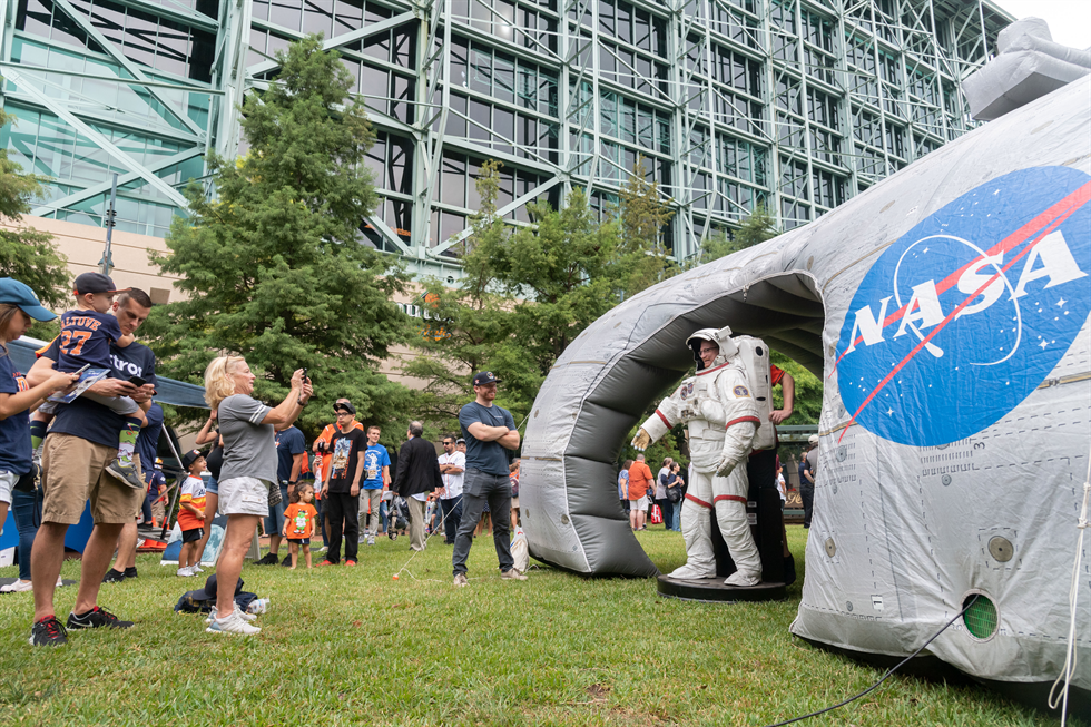 7/29: NASA Night with the Houston Astros - collectSPACE: Messages