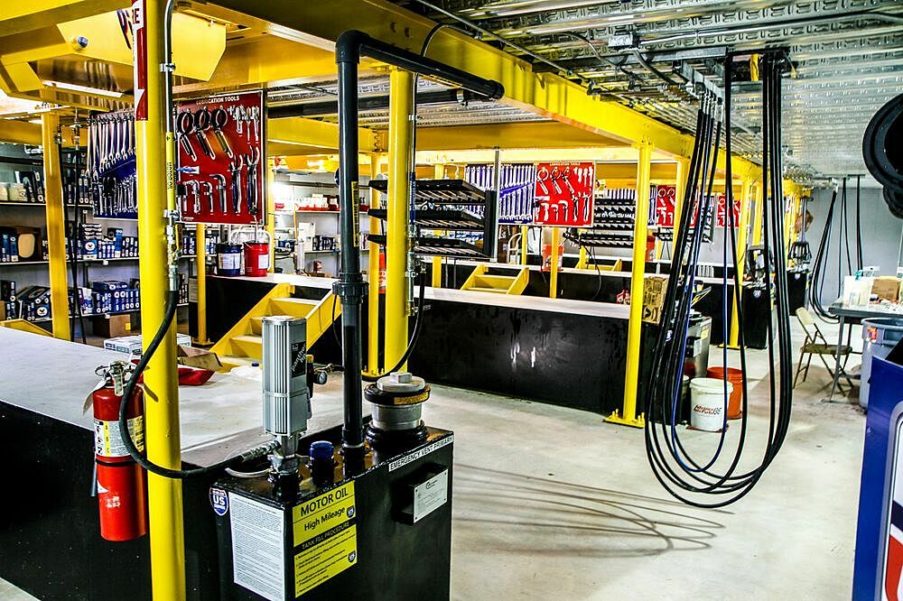 Express Oil Change & Tire Engineers San Jose Jacksonville, FL 32223