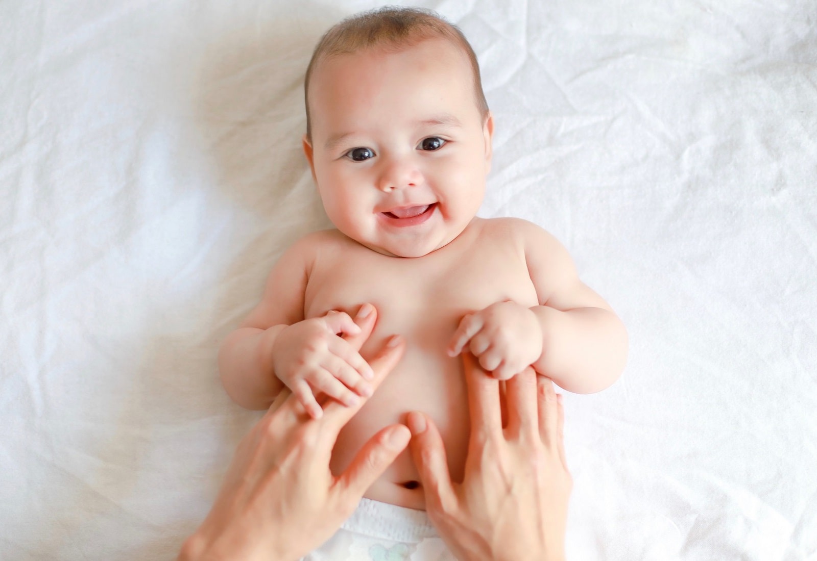 Pijat Bayi, Segudang Manfaat untuk Tumbuh Kembang Bayi