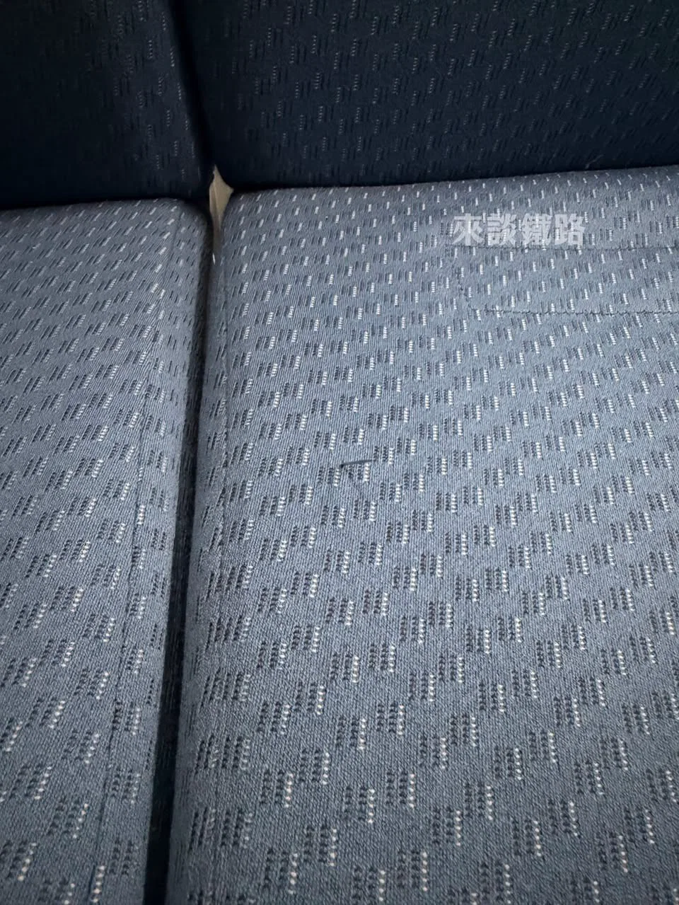 🚨 【乘車安全警訊】台鐵區間車驚見「座椅藏針」！旅客坐下慘遭刺傷急奔醫院驗血 2
