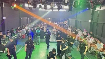 高雄大寮無照舞廳深夜臨檢逾200人狂歡，警方查獲毒品及22名失聯移工