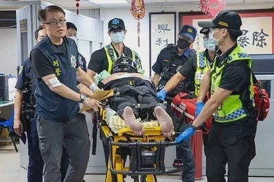 🚨 【機場維安】桃機挾持案驚魂！實習生沉著奪刀自救，校方澄清：隨機犯案無結怨