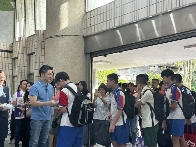 🥛 【台北開學大禮包】「學校鮮奶 3.0」擴大至國中！蔣萬安宣佈 28 萬學生受惠，營養午餐全面免費