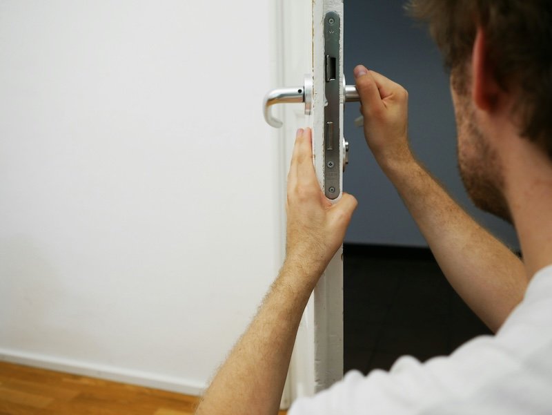 How much would a locksmith charge to unlock a door? - breaking down the cost