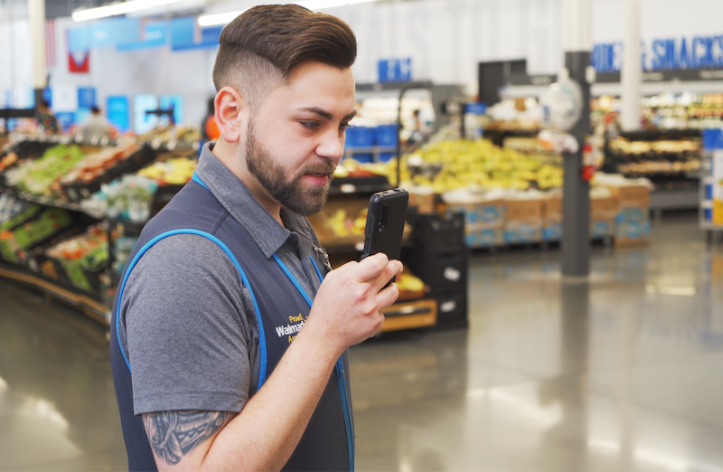 Walmart launches Me@Walmart app, gives staff Samsung phones