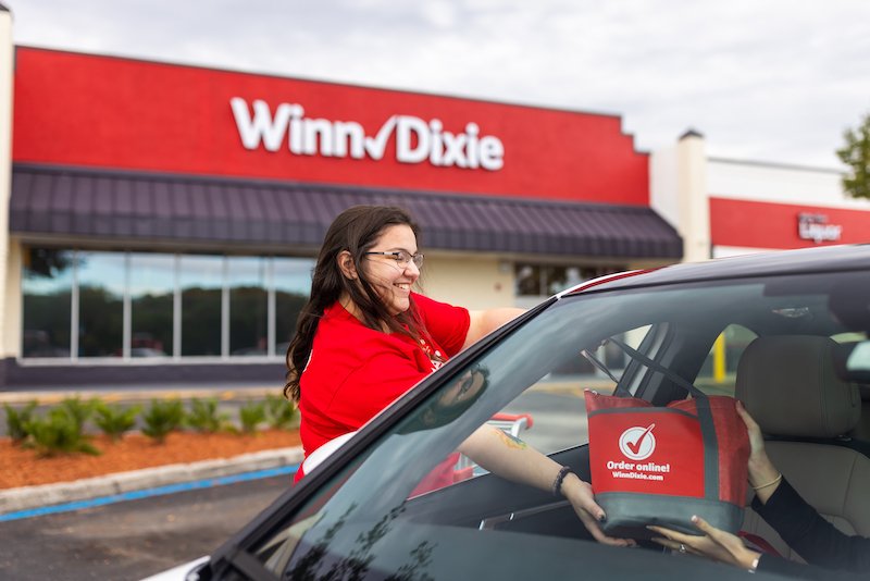 Southeastern Grocers expands online shopping service with curbside pickup launch