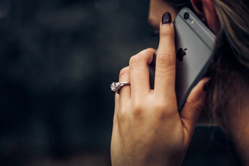 What are the advantages and disadvantages of automated customer service in retail?