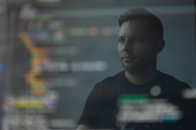 End-to-end testing process explained: manual vs. automated testing