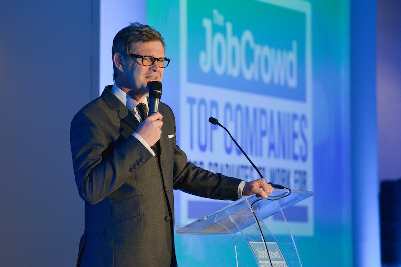 Introducing the 2023 RTIH Innovation Awards ceremony host: comedian and best selling author Ian Moore