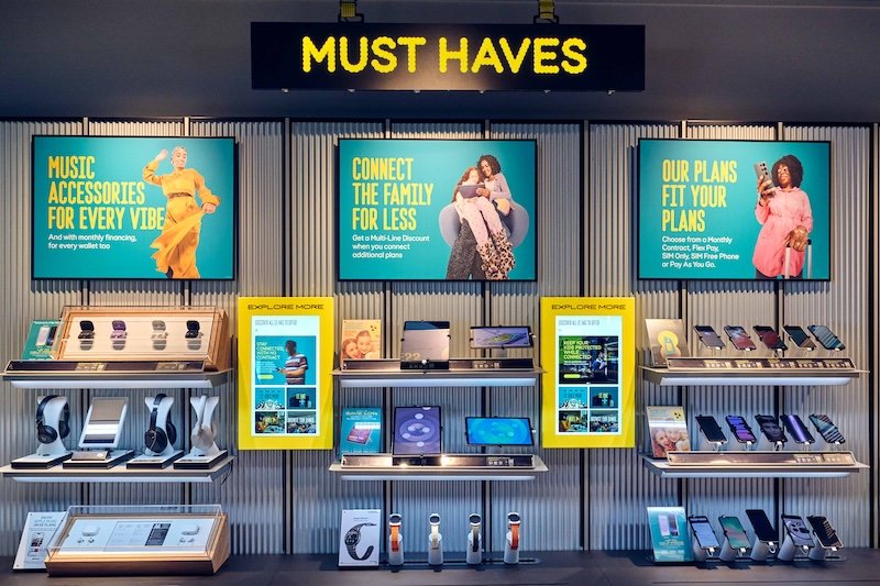 EE sees double in West Midlands with launch today of new Experience store in Dudley’s Merry Hill shopping centre