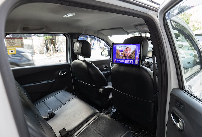 Gran Pantalla, Screensor Tech and DENEVA launch AI and Big Data powered taxi advertising pilot in Madrid
