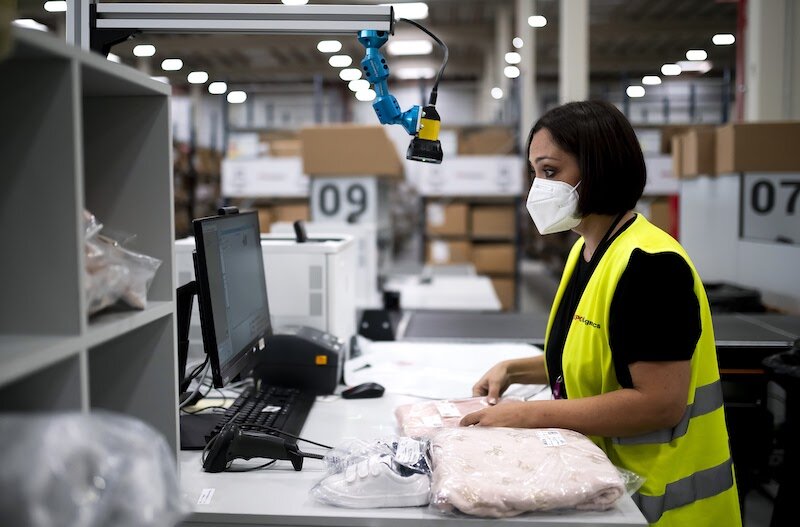 XPO Logistics rolls out online warehouse toucheless machine vision scanners
