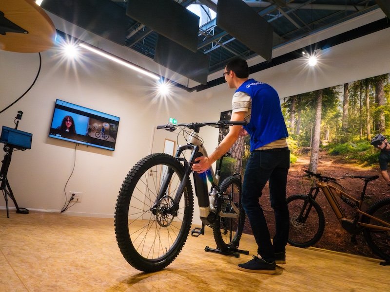 Currys deploys VoCoVo Series 5 Pro Headsets: last week’s biggest retail technology plays at a glance
