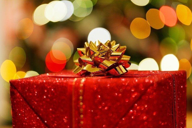 Saturday sees festive flurry of physical store footfall