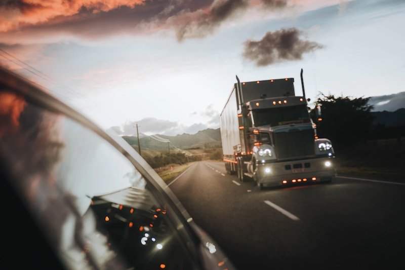 Importance of commercial truck insurance for your retail business