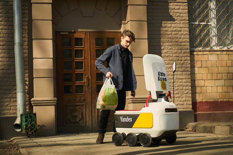Yandex Rover robots are now delivering from Moscow supermarkets