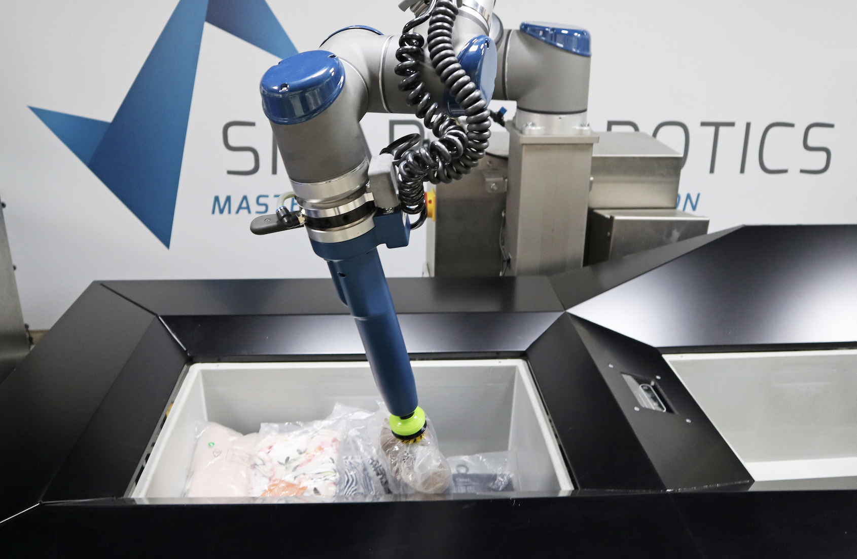 Smart Robotics announces launch of Smart Fashion Picker cobot
