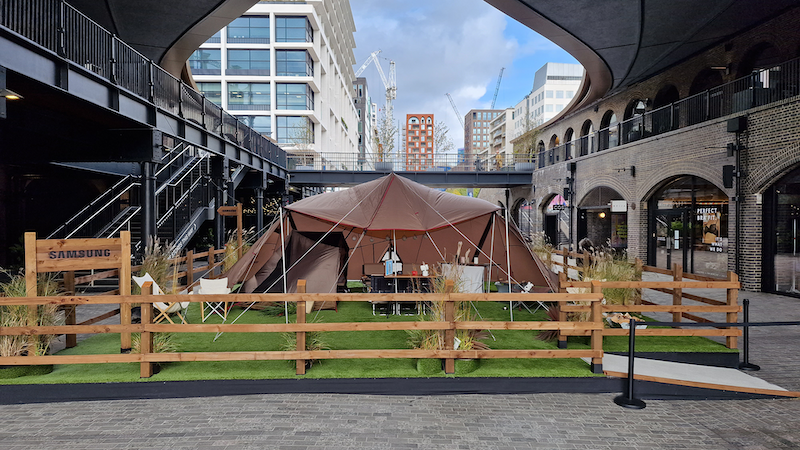 Samsung and Outsiders plug The Freestyle via outdoor retail display