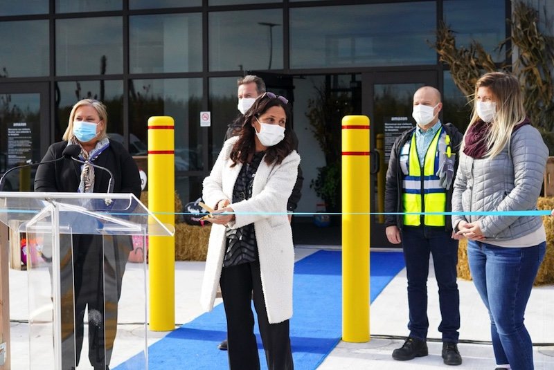 Amazon Canada opens landmark robotics powered sort centre