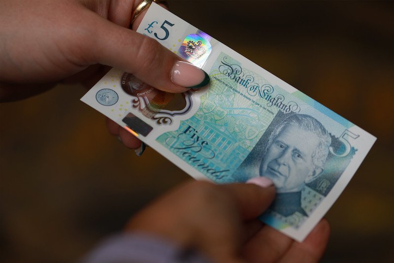 New Yahoo poll shows that Brits overwhelmingly favour stores being obliged to accept physical cash