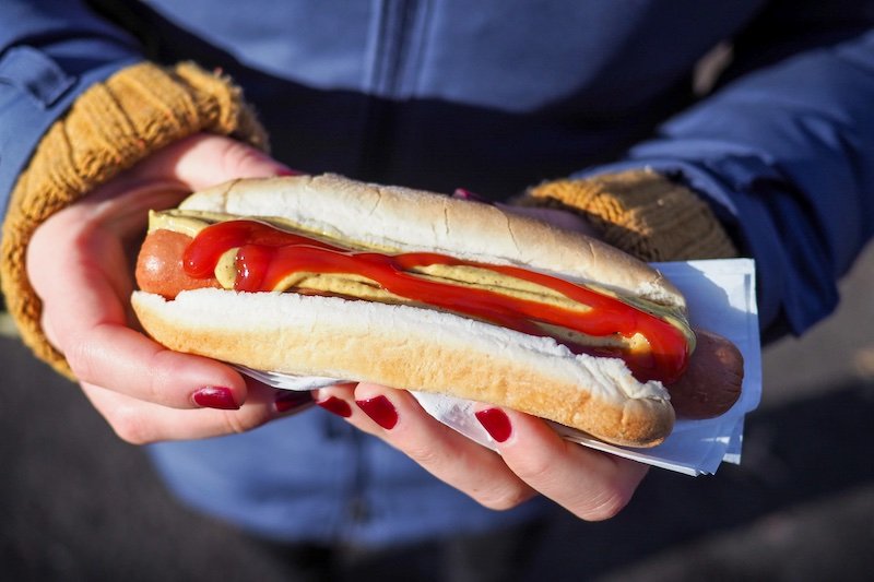 Hot dog serving robot goes live at Żabka Polska’s network of Żabka Nano autonomous stores