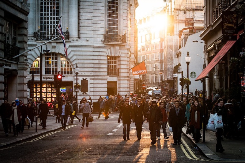 UK retailers struggle as cautious customers avoid shops