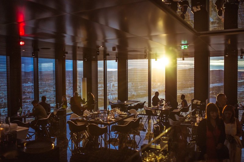 How to select the right linen service for your restaurant