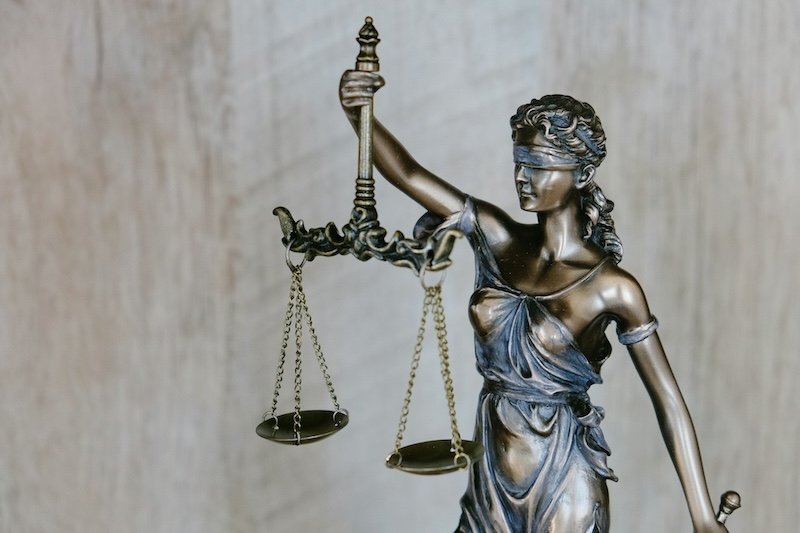 When to contact a lawyer for medical device injuries