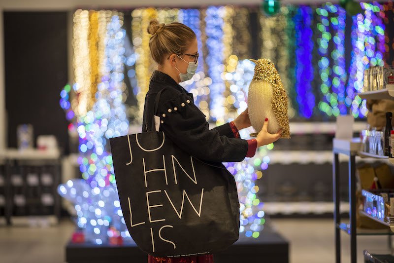 Five retail technology trends, from digital fitting rooms to sustainable shopping